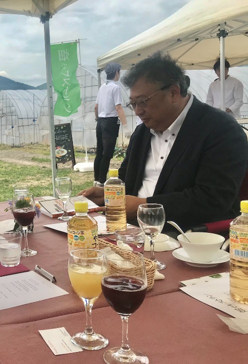 Omi-san receiving the book